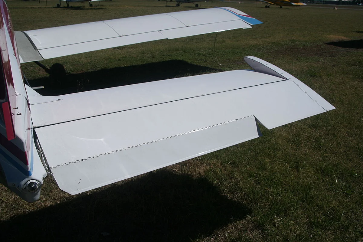 Ster wysokości z widoczną klapką wyważającą